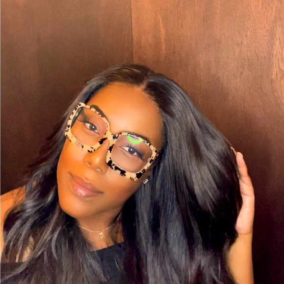 Meet your Posher, Keenya - Picture 1 of 1